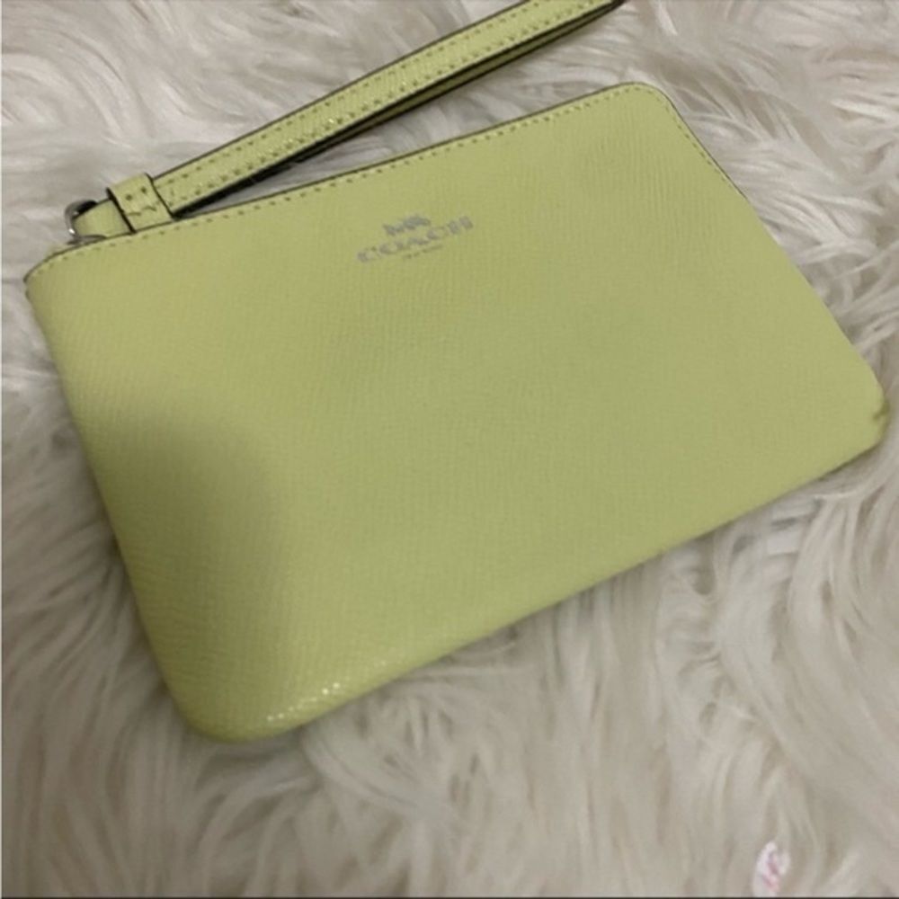 New coach wristlet - Picture 3 of 8